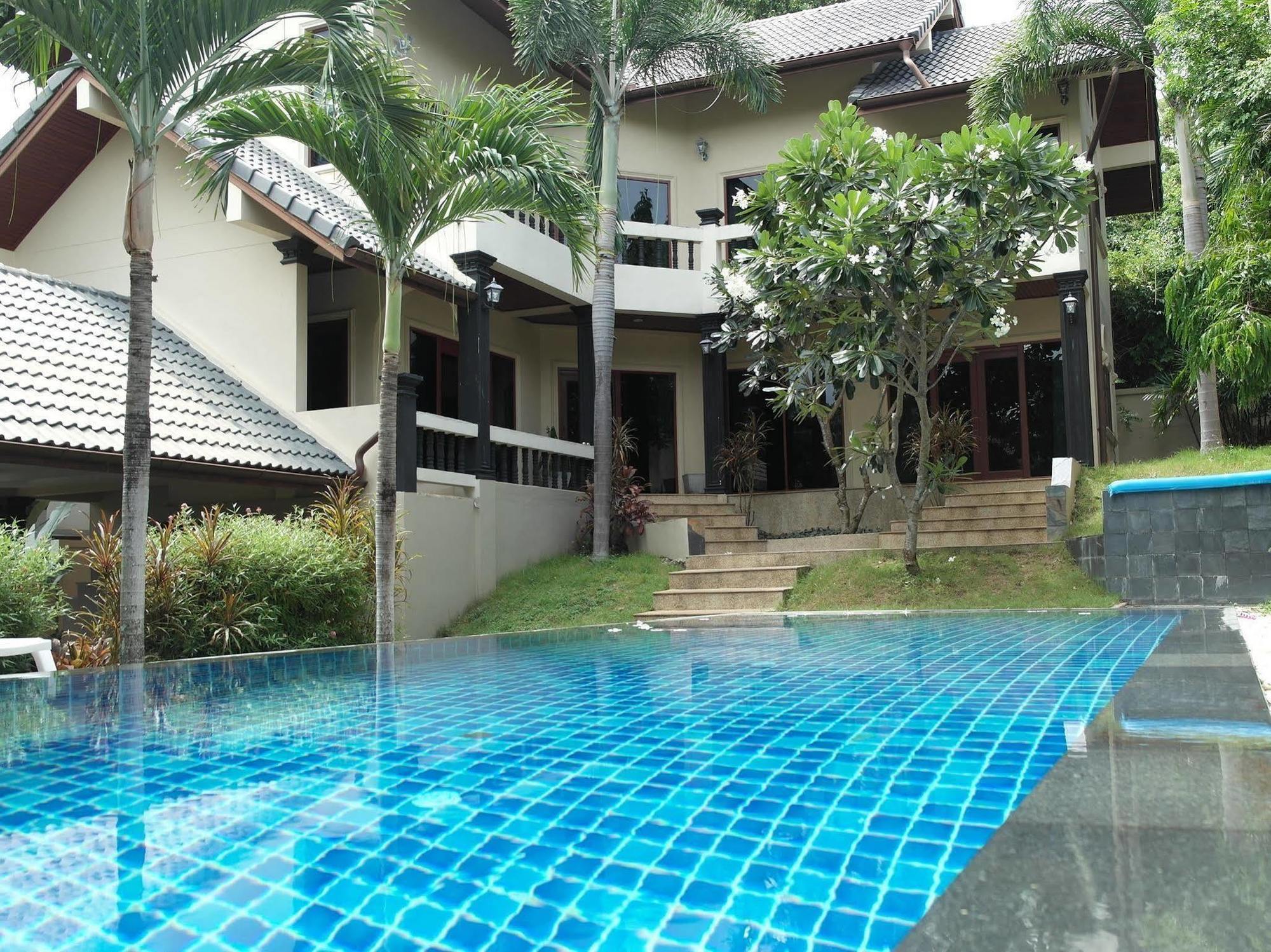 N.b. Villas Hotel 4*