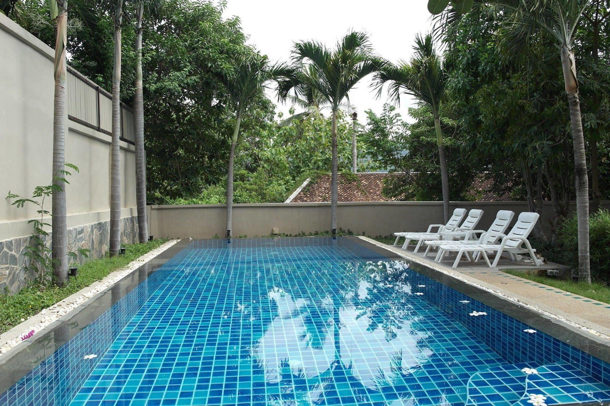 N.b. Villas Hotel 4*